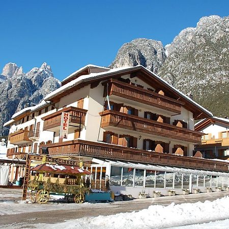 Albergo Ristorante Cacciatori 아우론조디까도레 외부 사진