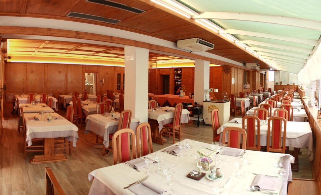 Albergo Ristorante Cacciatori 아우론조디까도레 외부 사진