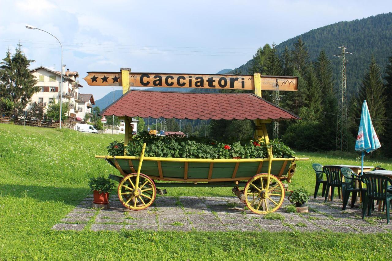 Albergo Ristorante Cacciatori 아우론조디까도레 외부 사진
