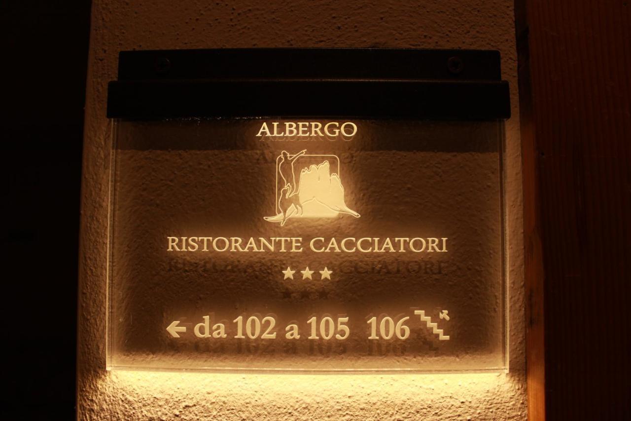 Albergo Ristorante Cacciatori 아우론조디까도레 외부 사진