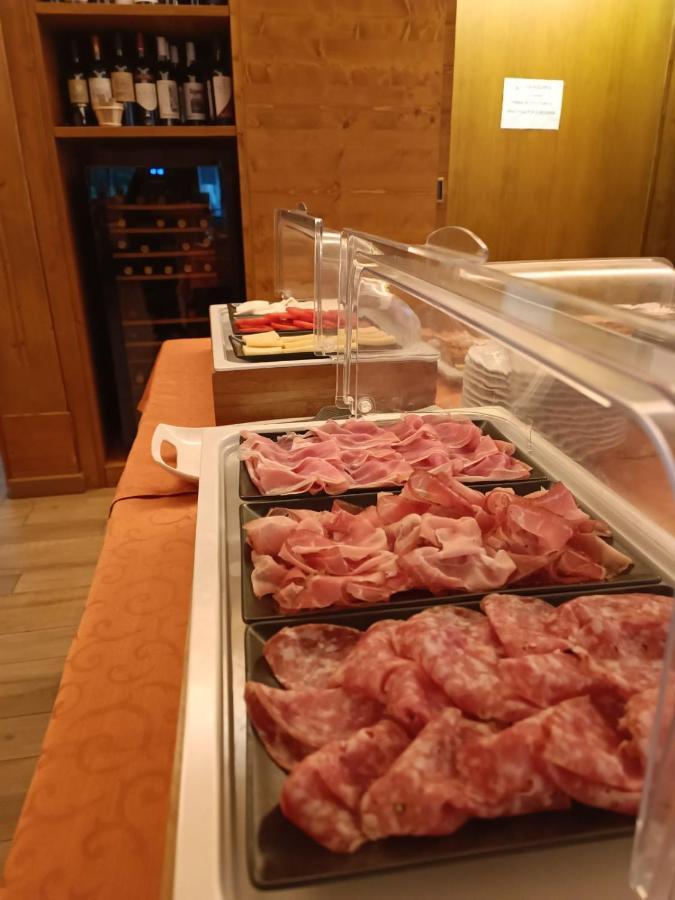 Albergo Ristorante Cacciatori 아우론조디까도레 외부 사진
