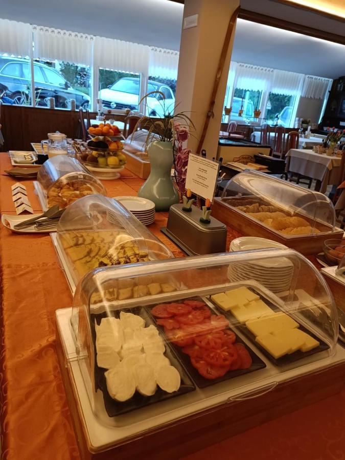 Albergo Ristorante Cacciatori 아우론조디까도레 외부 사진