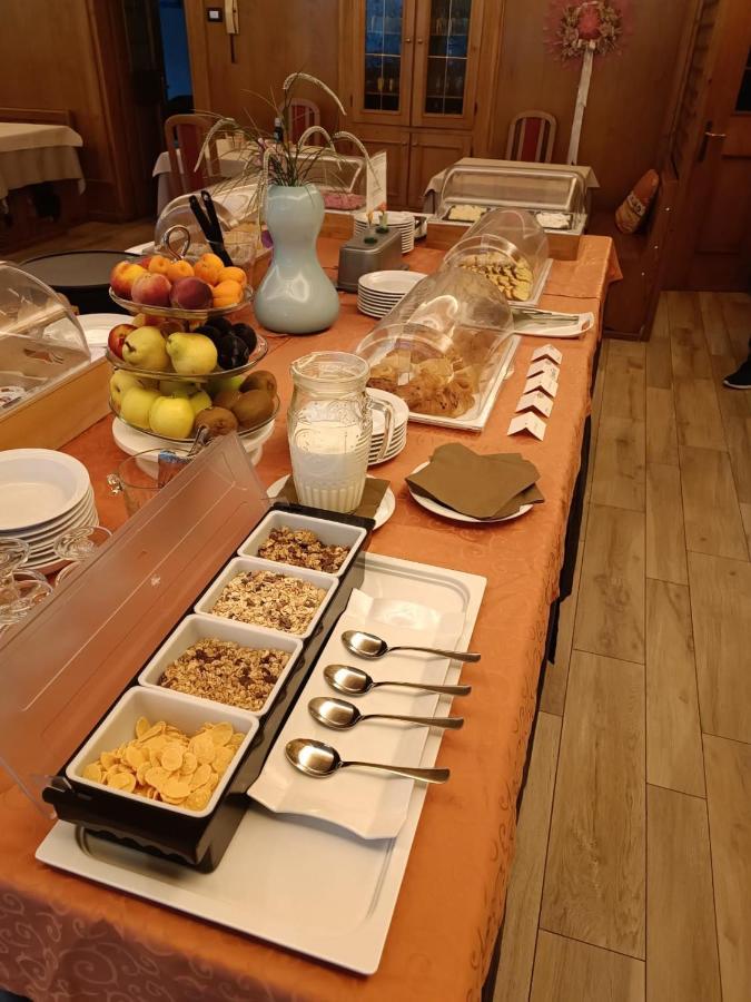 Albergo Ristorante Cacciatori 아우론조디까도레 외부 사진