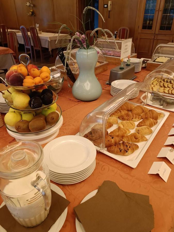 Albergo Ristorante Cacciatori 아우론조디까도레 외부 사진