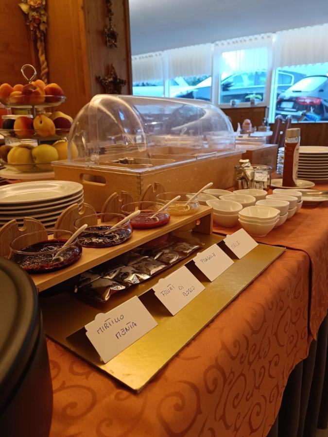 Albergo Ristorante Cacciatori 아우론조디까도레 외부 사진
