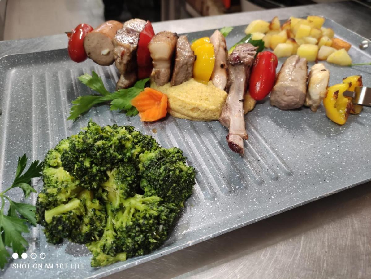 Albergo Ristorante Cacciatori 아우론조디까도레 외부 사진