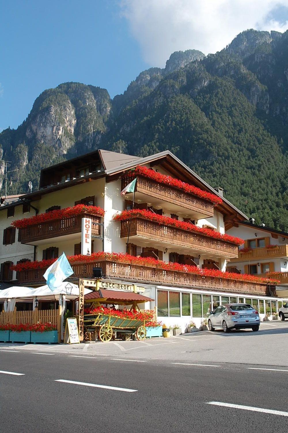 Albergo Ristorante Cacciatori 아우론조디까도레 외부 사진