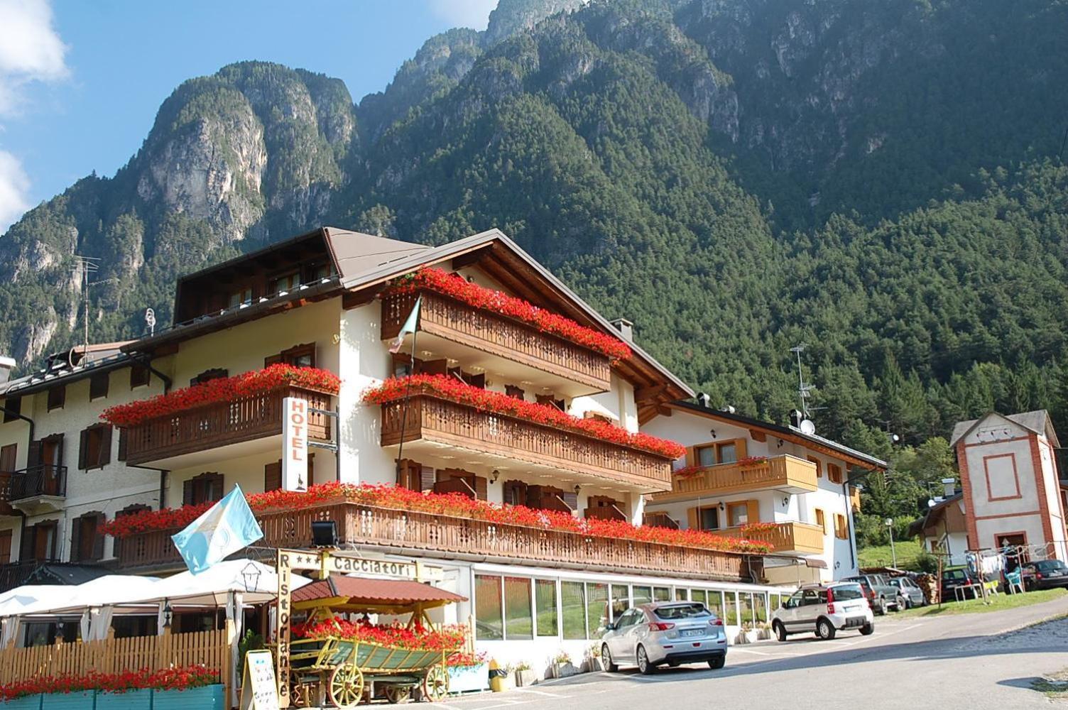Albergo Ristorante Cacciatori 아우론조디까도레 외부 사진
