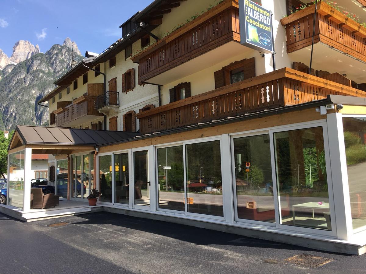 Albergo Ristorante Cacciatori 아우론조디까도레 외부 사진