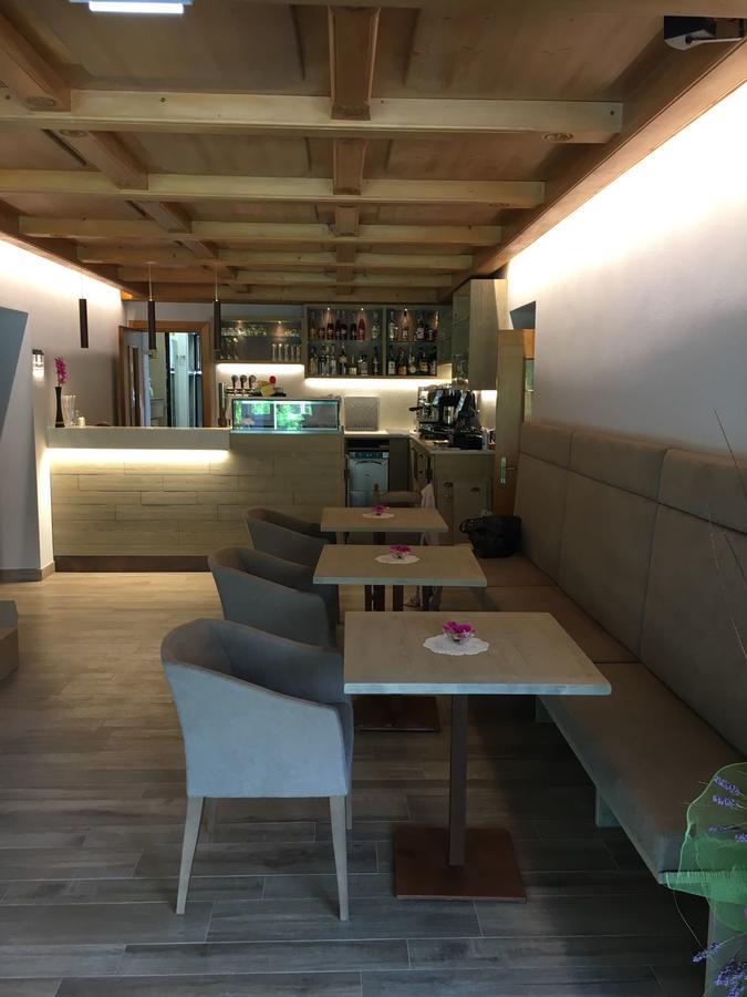 Albergo Ristorante Cacciatori 아우론조디까도레 외부 사진