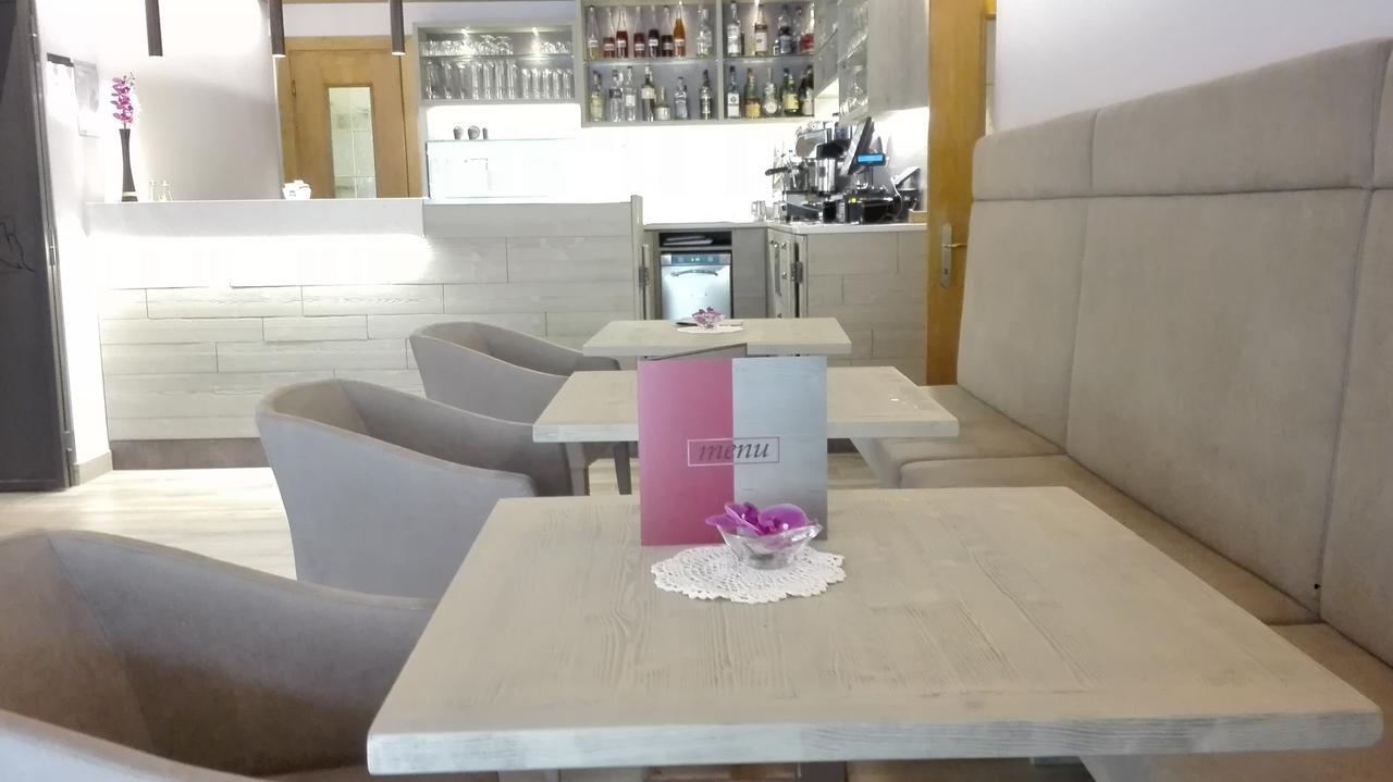 Albergo Ristorante Cacciatori 아우론조디까도레 외부 사진