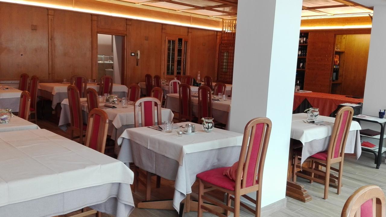 Albergo Ristorante Cacciatori 아우론조디까도레 외부 사진