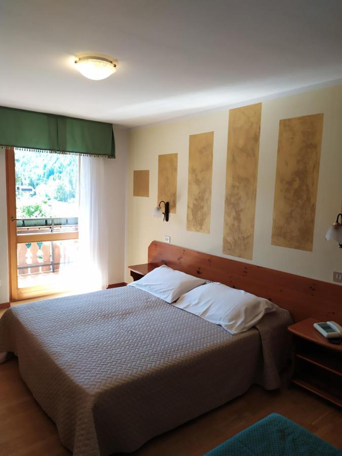 Albergo Ristorante Cacciatori 아우론조디까도레 외부 사진